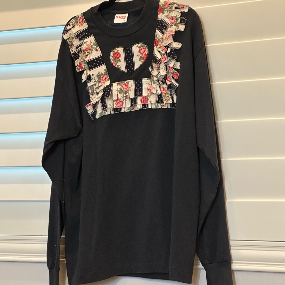 Sunbelt women’s vintage Black Floral Heart Tshirt